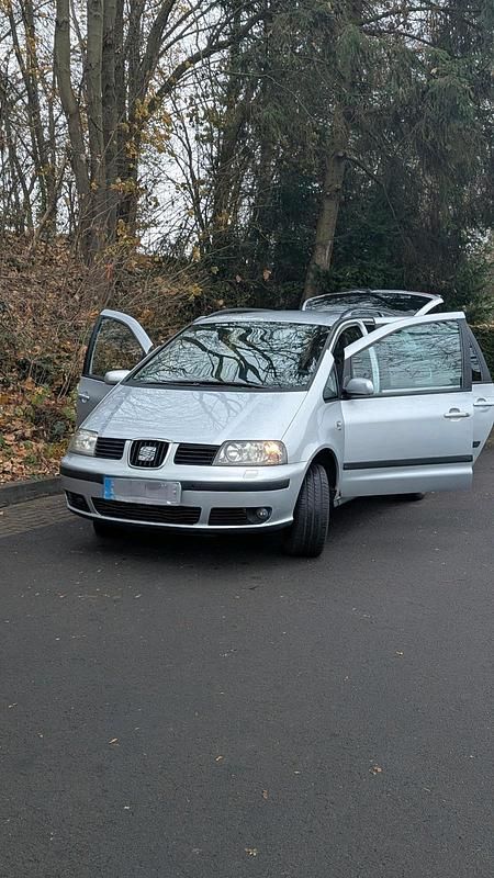 Silber Gebraucht 2008 Seat Alhambra Van / Kleinbus | 2.750 € (Fairer Preis) - Bild 1/4