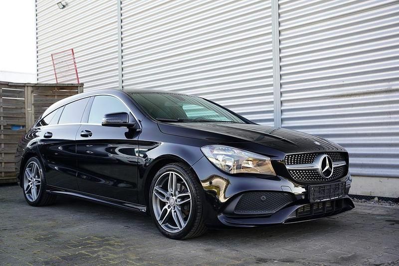 Schwarz Gebraucht 2016 Mercedes CLA180 Shooting Brake AMG line Kombi | 15.900 € (Fairer Preis) - Bild 1/4