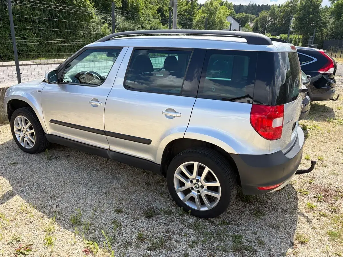 Gebraucht Skoda Yeti Plus Edition 140 PS (102 kW) 2013 Silber SUV