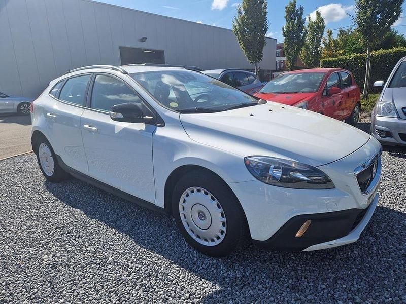 Weiß Gebraucht 2013 Volvo V40 CC Kombi | 7.700 € (Fairer Preis) - Bild 1/4