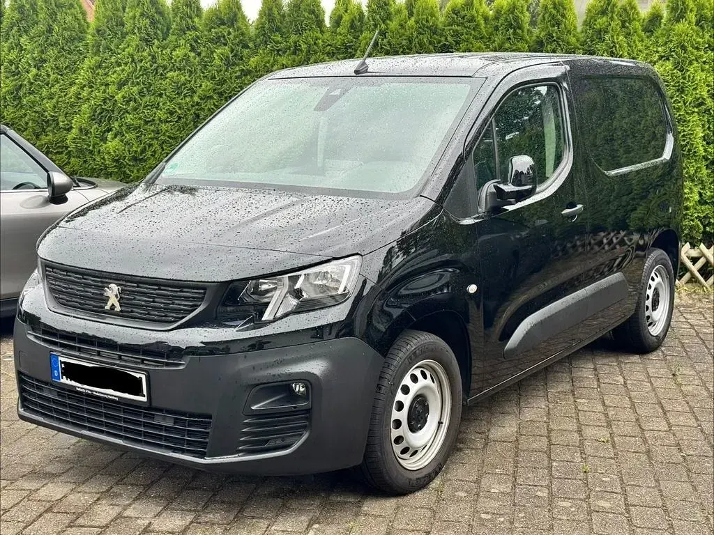 Gebraucht Peugeot Partner 131 PS (96 kW) 2022 Schwarz Van / Kleinbus
