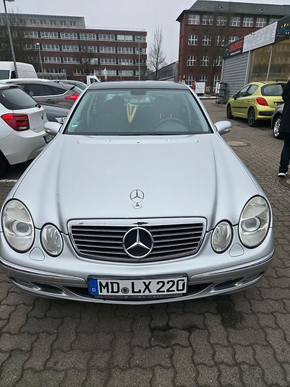 Gebraucht Mercedes E350 272 PS (200 kW) 2005 Silber Limousine