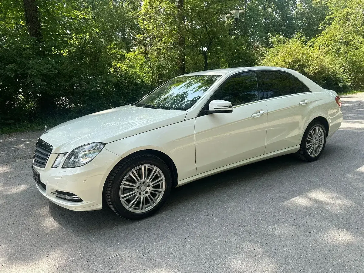 Używany Mercedes E350 306 KM (225 kW) 2012 Biały Sedan/Limuzyna