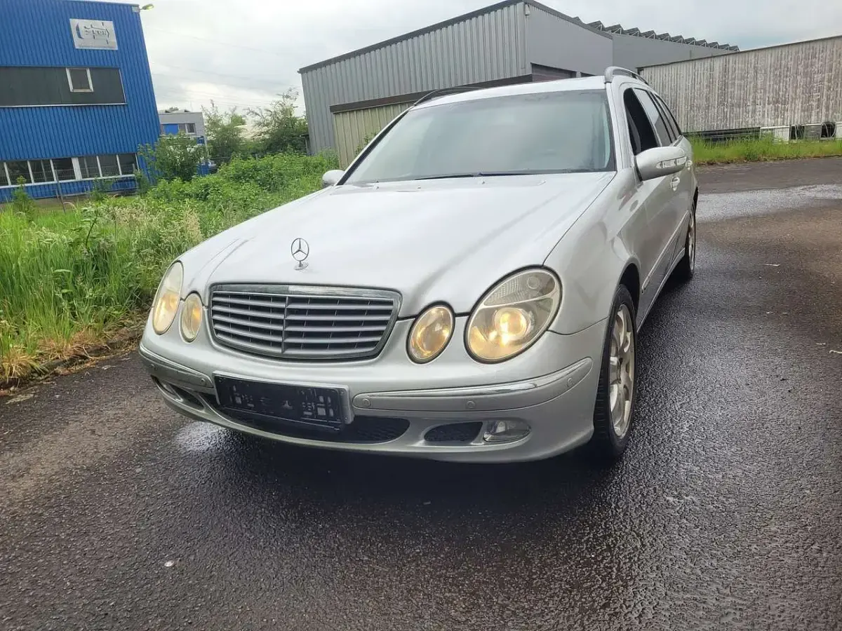 Gebraucht Mercedes E200 Elegance 163 PS (119 kW) 2003 Silber Kombi
