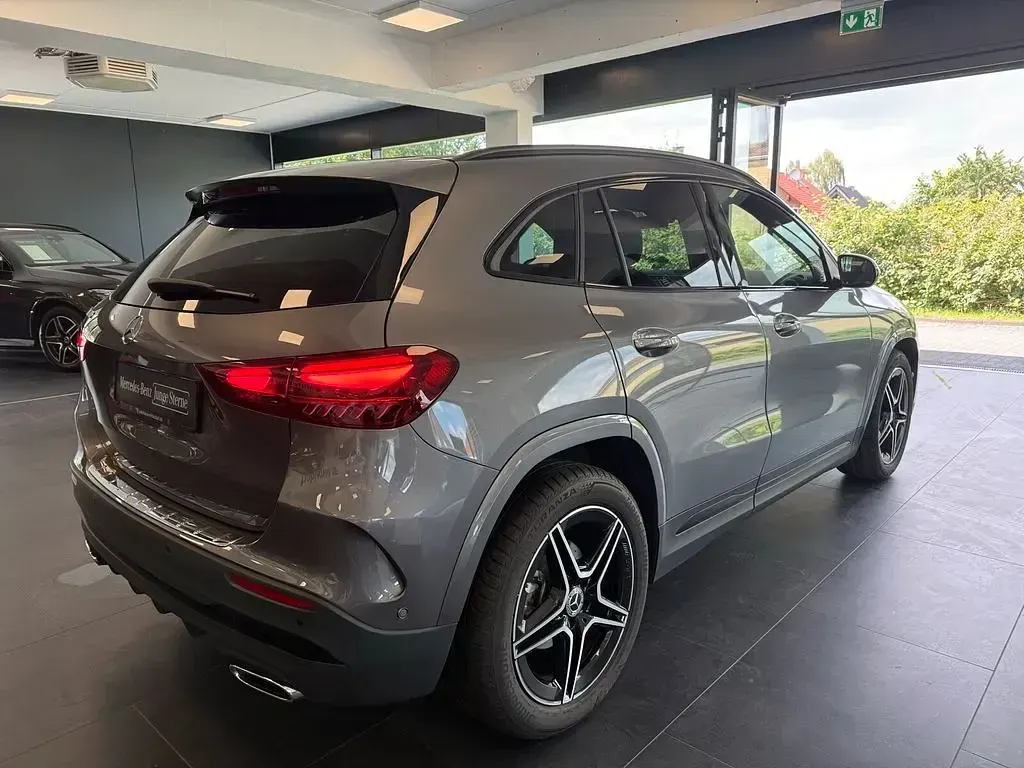 Gebraucht Mercedes GLA180 AMG line 136 PS (100 kW) 2024 Grau SUV
