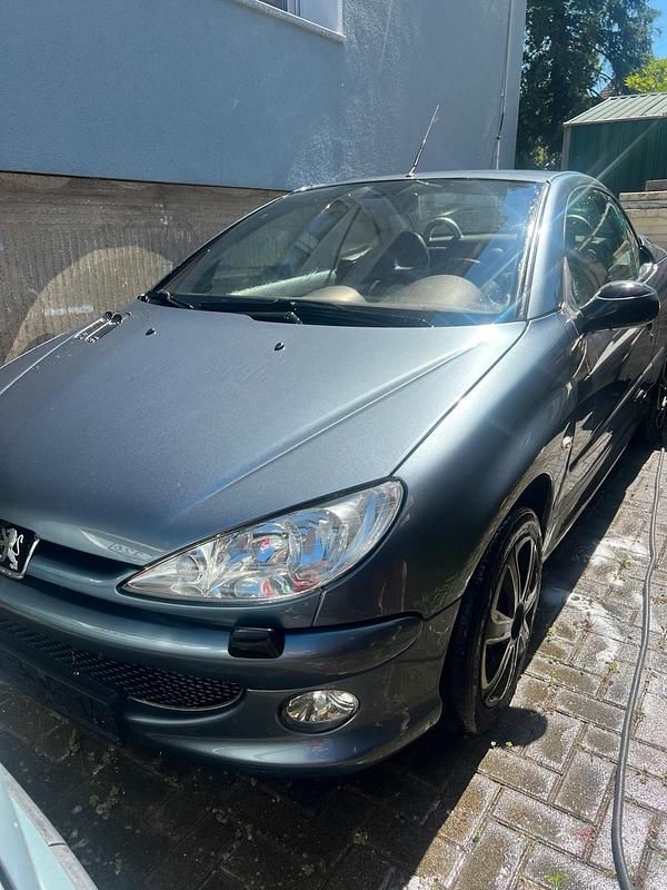 Grau Gebraucht 2006 Peugeot 206 CC Cabrio | 1.500 € (Fairer Preis) - Bild 1/4