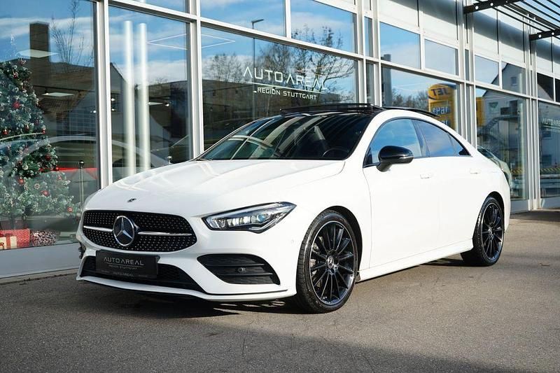 Weiß Gebraucht 2021 Mercedes CLA220 AMG Limousine | 38.990 € - Bild 1/4