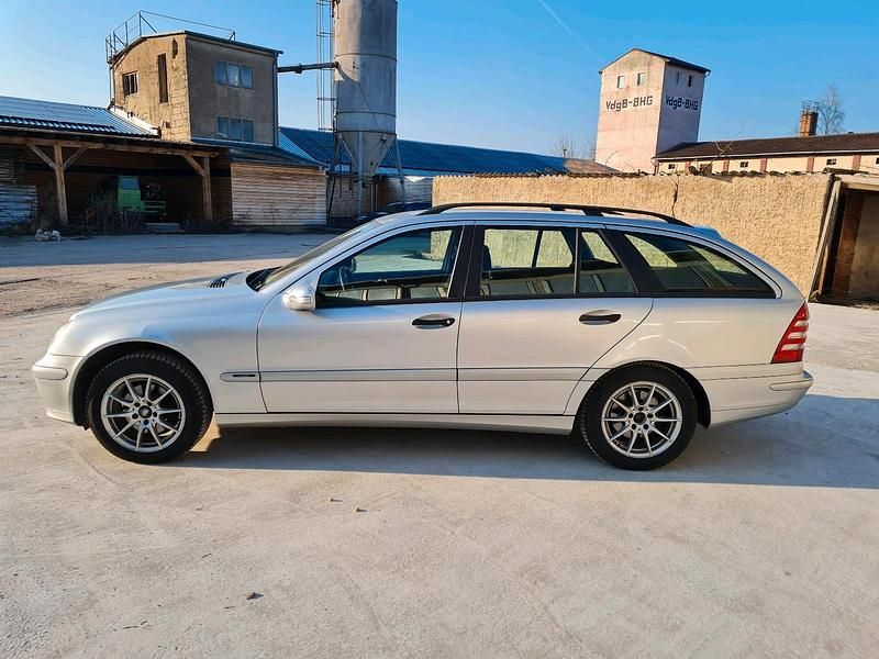 Gebraucht Mercedes C220 150 PS (110 kW) 2005 Silber Kombi