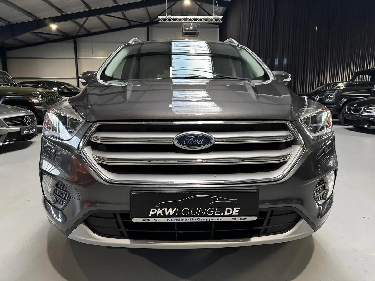 Gebraucht Ford Kuga Titanium 150 PS (110 kW) 2017 Grau SUV