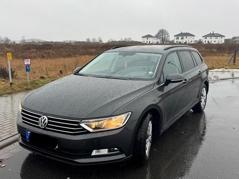Gebraucht VW Passat 150 PS (110 kW) 2019 Grau Kombi