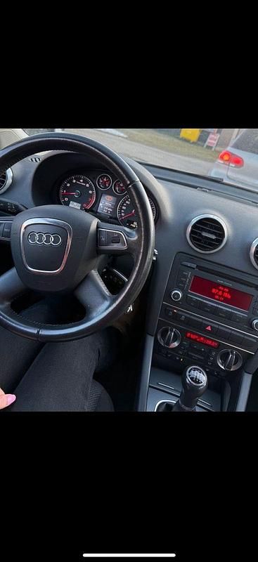 Gebraucht Audi A3 Ambiente 105 PS (77 kW) 2011 Silber Kleinwagen