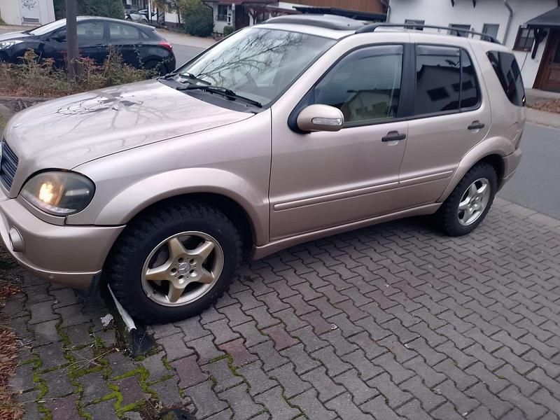 Beige Gebraucht 2003 Mercedes ML350 SUV | 2.400 € - Bild 1/4