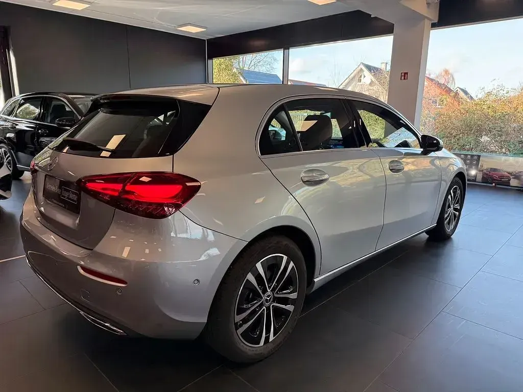 Gebraucht Mercedes A200 Advanced 164 PS (120 kW) 2024 Lack hightechsilber Limousine