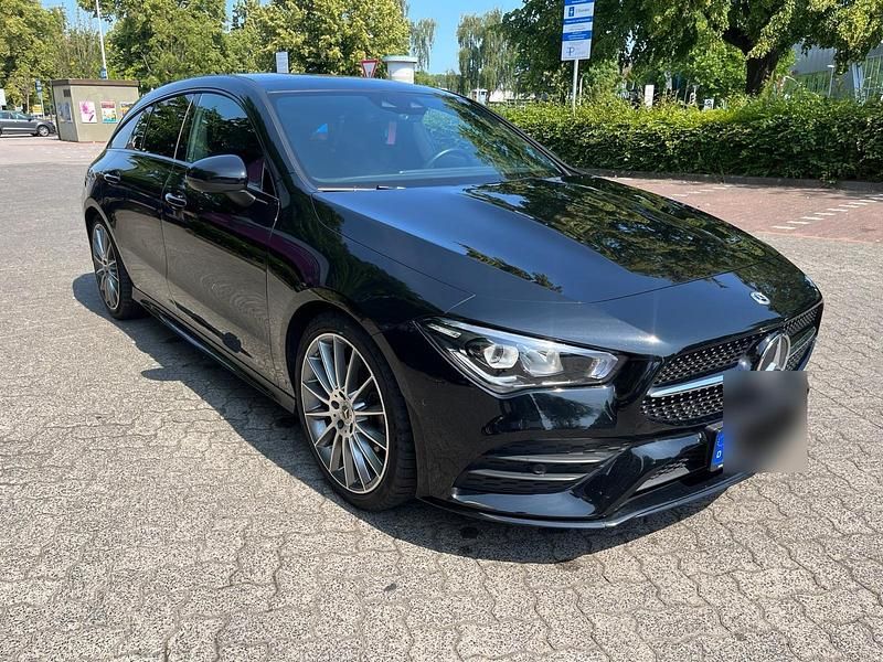 Schwarz Gebraucht 2021 Mercedes CLA200 Shooting Brake AMG Kombi | 29.300 € (Etwas zu teuer) - Bild 1/4