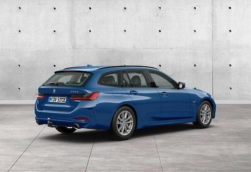 Gebraucht BMW 330e Shadowline 292 PS (214 kW) 2023 Blau Kombi
