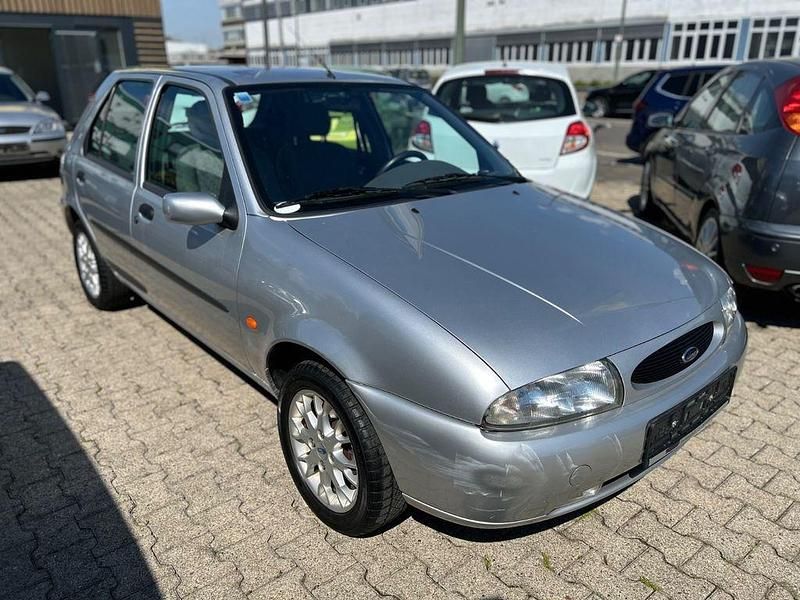 Używany Ford Fiesta 75 KM (55 kW) 1998 Szary Hatchback
