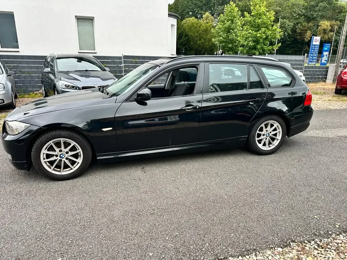 Gebraucht BMW 320 184 PS (135 kW) 2010 Schwarz Kombi
