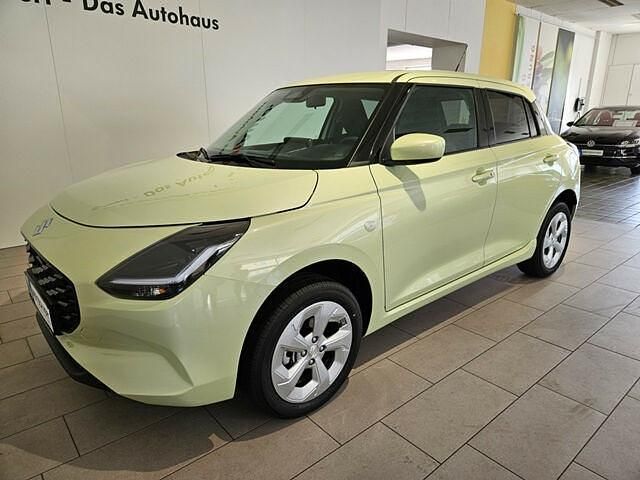 Gebraucht Suzuki Swift Comfort 83 PS (61 kW) 2024 Cool yellow metallic Kleinwagen