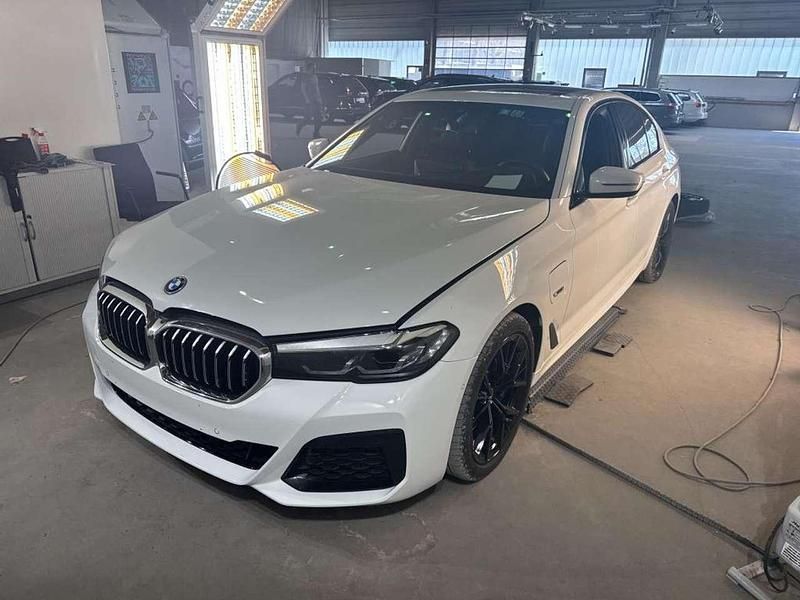 Alpinweiss iii Gebraucht 2022 BMW 545e M Sport Limousine | 44.770 € (Etwas zu teuer) - Bild 1/2