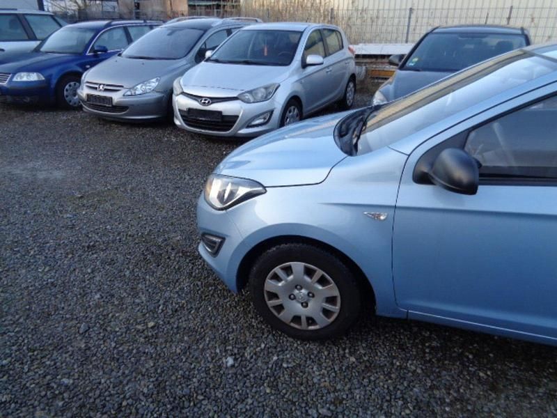Gebraucht Hyundai i20 86 PS (63 kW) 2013 Blau Kleinwagen