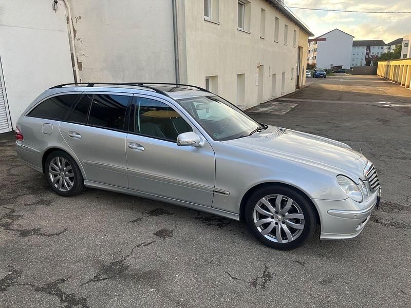 Silber Gebraucht 2008 Mercedes E220 Avantgarde Kombi | 3.990 € (Superpreis) - Bild 1/4