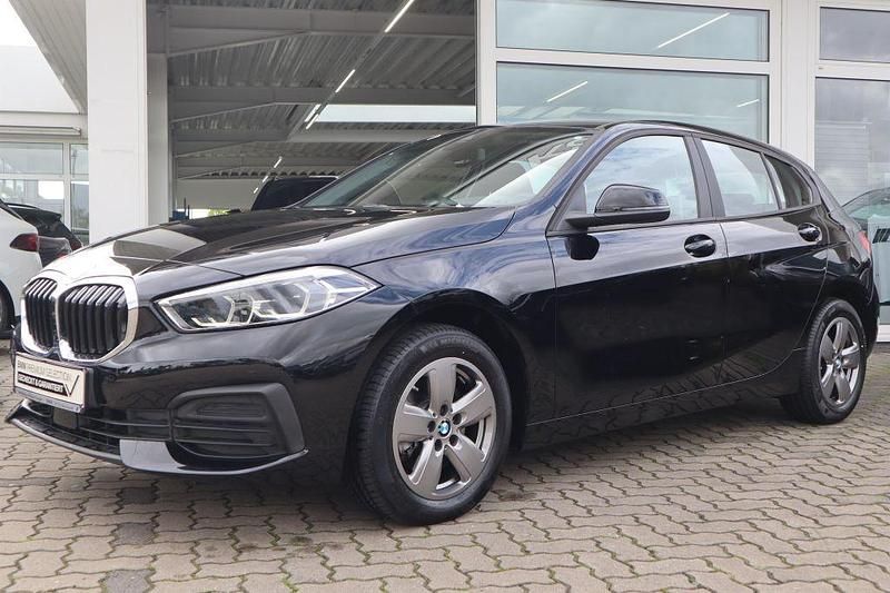 Schwarz ii Gebraucht 2022 BMW 118 Advantage Kleinwagen | 20.650 € (Fairer Preis) - Bild 1/4