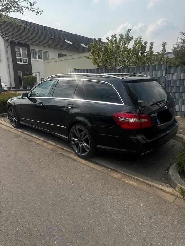 Gebraucht Mercedes E500 AMG 408 PS (300 kW) 2012 Schwarz Kombi