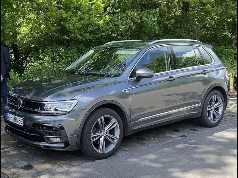 Grau Gebraucht 2018 VW Tiguan R SUV | 22.200 € (Guter Preis) - Bild 1/4