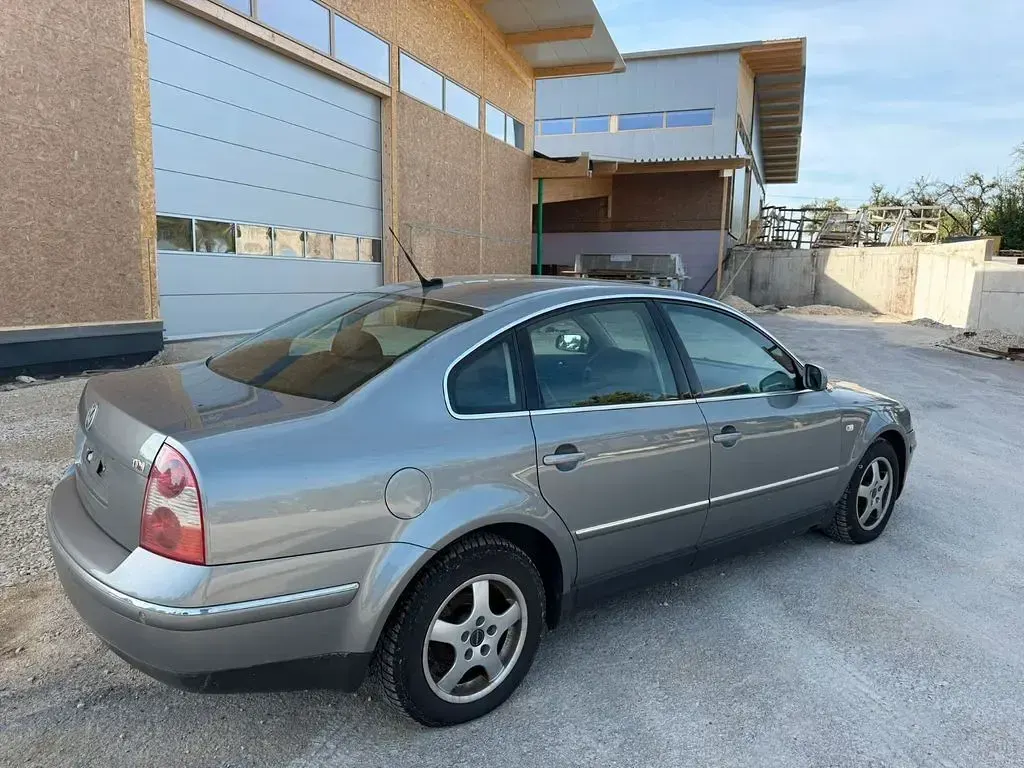 Usata VW Passat Highline 131 CV (96 kW) 2002 Berlina