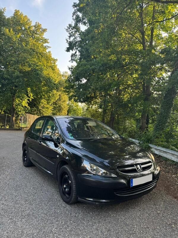 Schwarz Gebraucht 2003 Peugeot 307 Kleinwagen | 699 € (Guter Preis) - Bild 1/4