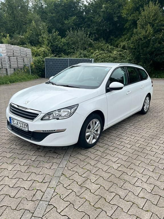 Weiß Gebraucht 2016 Peugeot 308 Active Kombi | 8.500 € (Teuer) - Bild 1/4