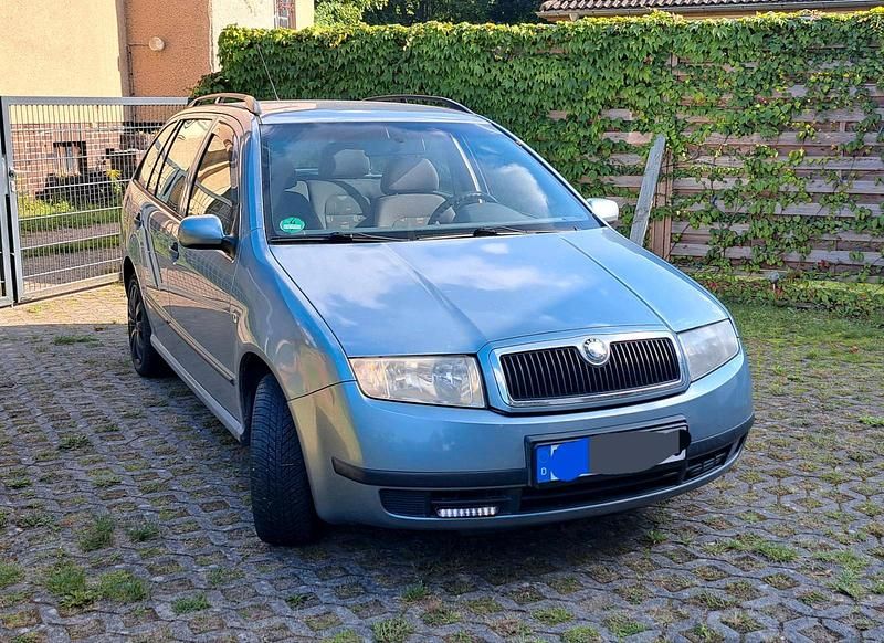 Grau Gebraucht 2003 Skoda Fabia Kombi | 700 € (Guter Preis) - Bild 1/2