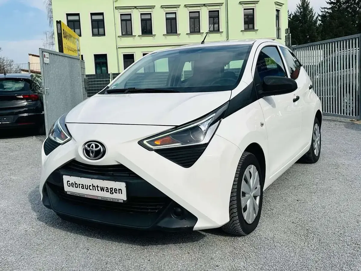 Gebraucht Toyota Aygo 72 PS (52 kW) 2021 Pianosaweiß Kleinwagen