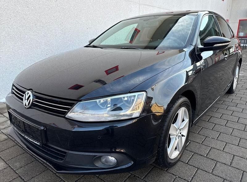 Schwarz Gebraucht 2011 VW Jetta Comfortline Limousine | 4.490 € (Guter Preis) - Bild 1/4