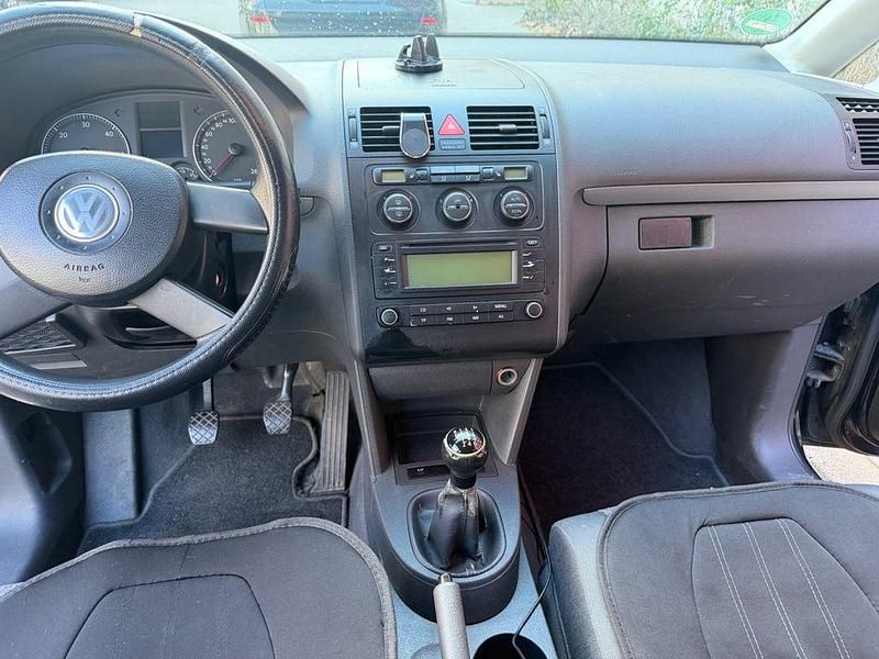 Gebraucht VW Touran Trendline 101 PS (74 kW) 2004 Schwarz Van / Kleinbus