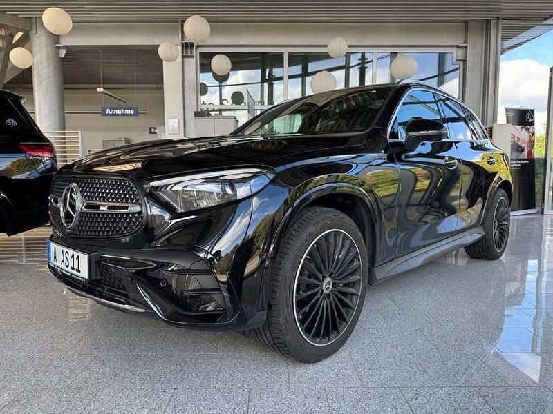 Obsidianschwarz metallic Gebraucht 2024 Mercedes GLC450 AMG SUV | 75.900 € (Fairer Preis) - Bild 1/4