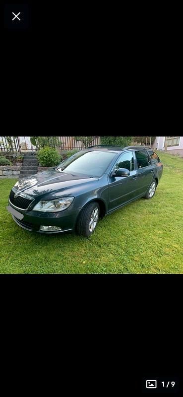 Grau Gebraucht 2012 Skoda Octavia Kombi | 5.500 € (Fairer Preis) - Bild 1/4
