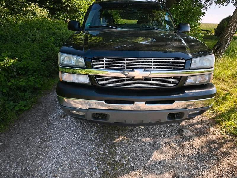 Schwarz Gebraucht 2005 Chevrolet 2500 SUV | 10.999 € - Bild 1/4