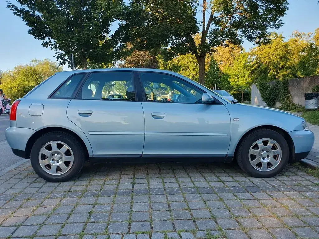Gebraucht Audi A3 Ambiente 102 PS (75 kW) 2001 Blau Kleinwagen