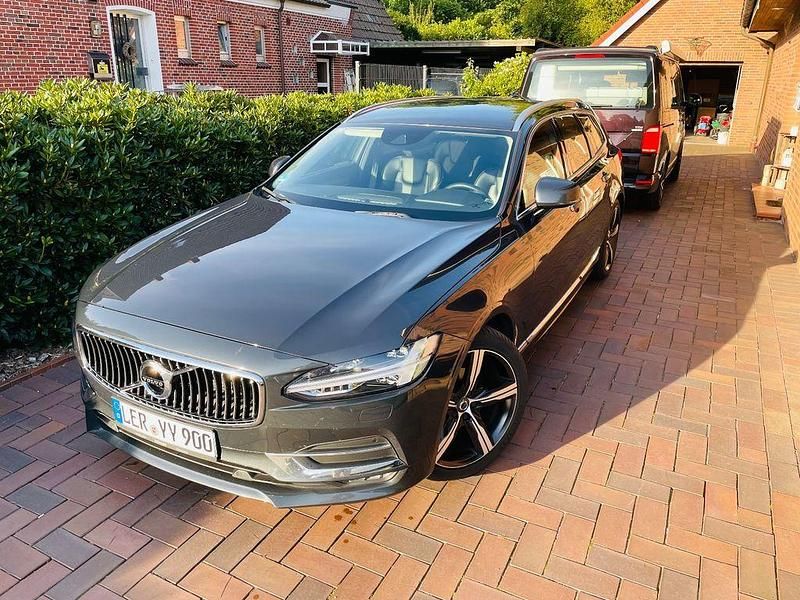 Grau Gebraucht 2019 Volvo V90 Inscription Kombi | 21.999 € (Fairer Preis) - Bild 1/4