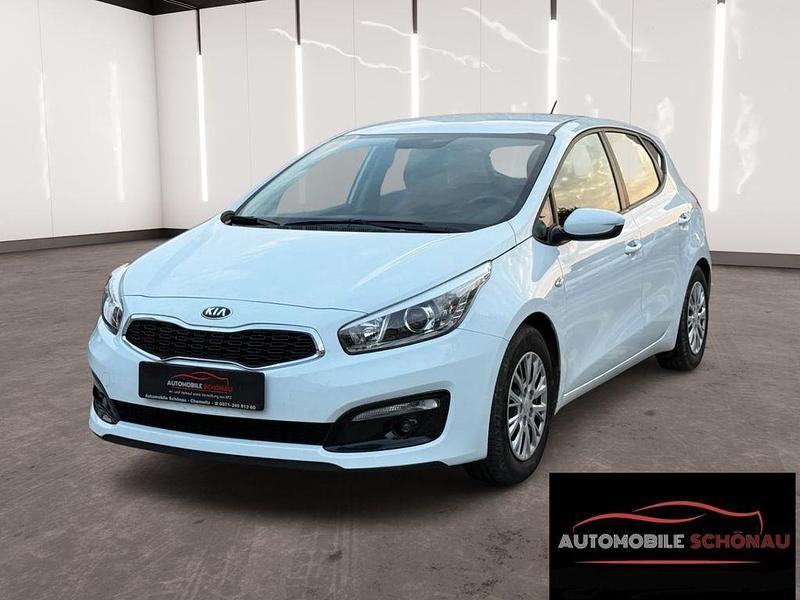 Weiß Gebraucht 2017 Kia Ceed Kleinwagen | 9.490 € (Guter Preis) - Bild 1/4
