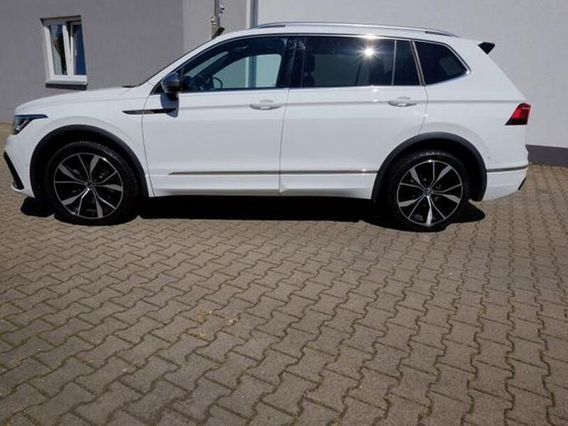 Weiß Gebraucht 2023 VW Tiguan Allspace R-line SUV | 34.999 € (Fairer Preis) - Bild 1/4