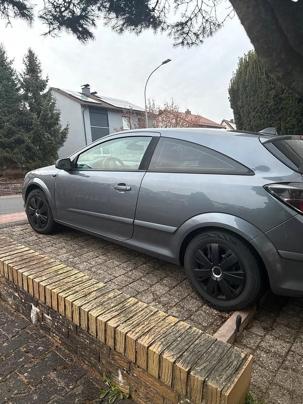 Gebraucht Opel Astra GTC 105 PS (77 kW) 2007 Grau Coupé