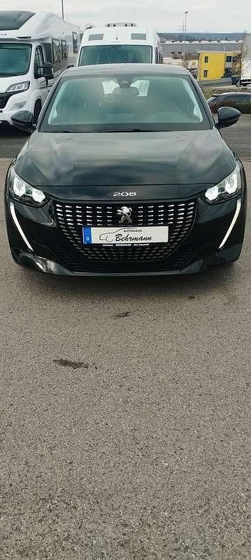 Met.perla nera schwarz Gebraucht 2021 Peugeot 208 Allure Kleinwagen | 15.390 € (Fairer Preis) - Bild 1/4