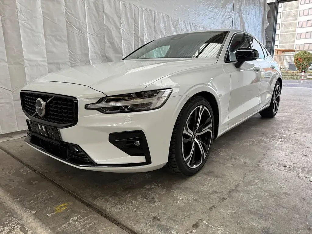 Gebraucht Volvo S60 Plus 250 PS (183 kW) 2024 Weiß Limousine