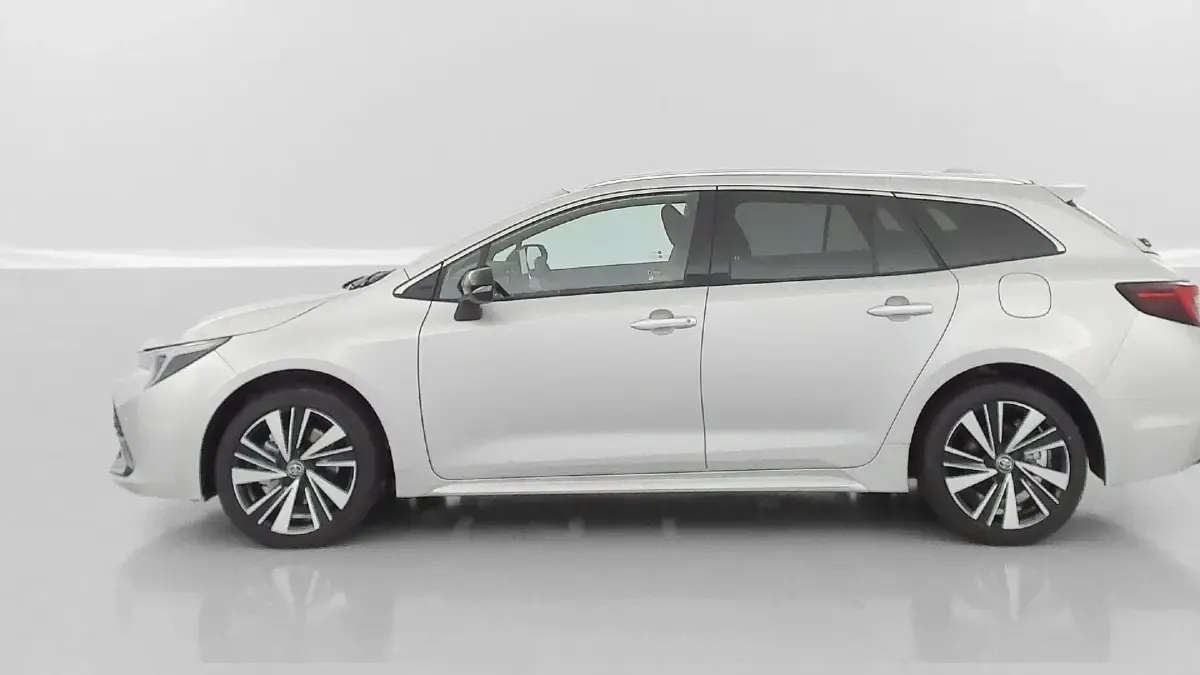 Neu Toyota Corolla Design 133 PS (97 kW) 2026 Gris argent Kombi