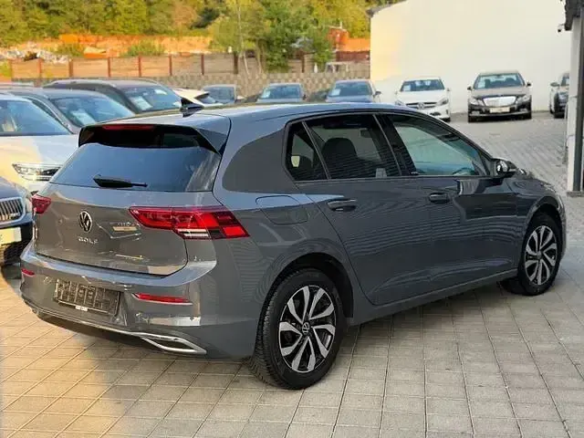Gebraucht VW Golf VIII Active 150 PS (110 kW) 2022 Grau Limousine