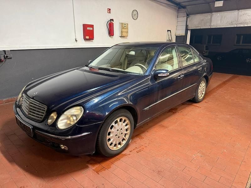Gebraucht Mercedes E240 177 PS (130 kW) 2002 Blau Limousine