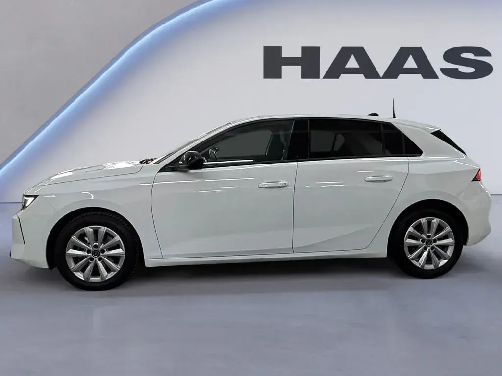 Usado Opel Astra Enjoy 131 HP (96 kW) 2023 Branco Sedan
