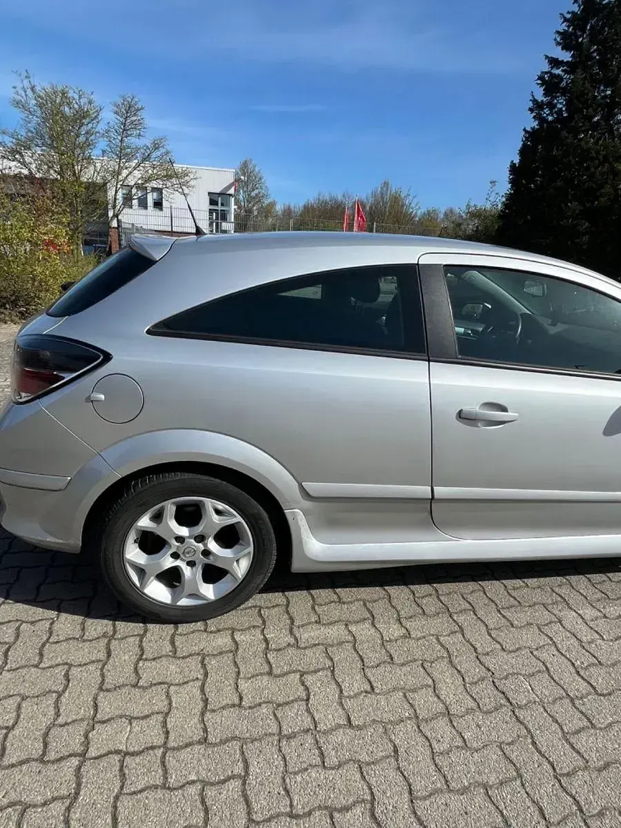Używany Opel Astra 125 KM (91 kW) 2005 Srebrny Coupe